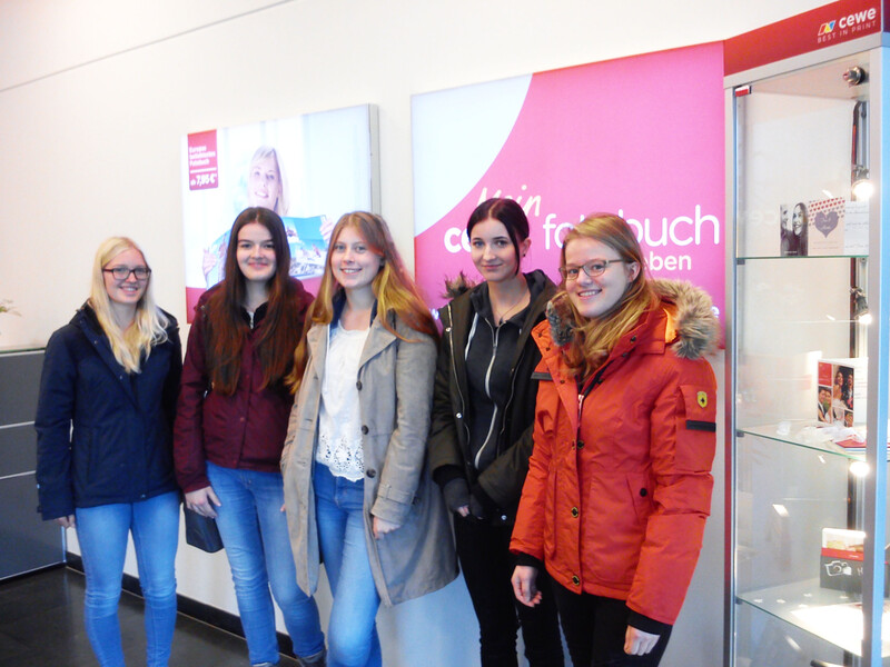Technikantinnen zu Besuch bei CEWE Color Technikantinnen zu Besuch bei CEWE Color