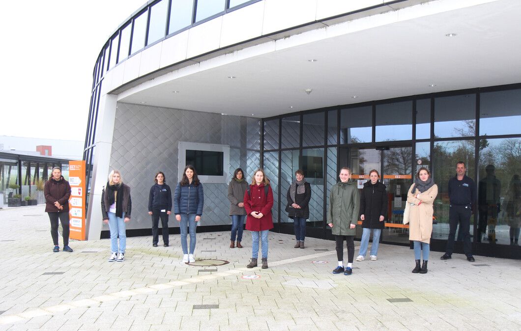 Technikantinnen der Jade Hochschule und der Hochschule Emden-Leer zu Gast beim Windenergie-Anlagen-Hersteller ENERCON in Aurich. Foto: ENERCON Technikantinnen der Jade Hochschule und der Hochschule Emden-Leer zu Gast beim Windenergie-Anlagen-Hersteller ENERCON in Aurich. Foto: ENERCON