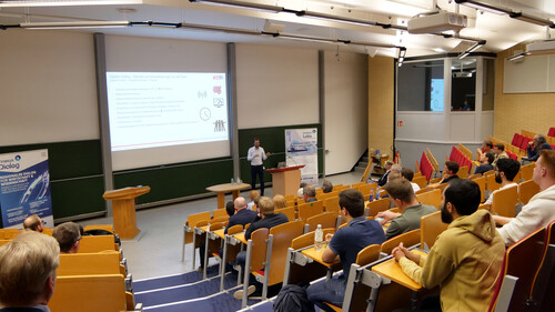Jan-Niklas Pahl, tesa Werk Hamburg GmbH, zum Thema Digitaler Zwilling (Foto: Jan Jesko Mantey/Universität Oldenburg) Jan-Niklas Pahl, tesa Werk Hamburg GmbH, zum Thema Digitaler Zwilling (Foto: Jan Jesko Mantey/Universität Oldenburg)
