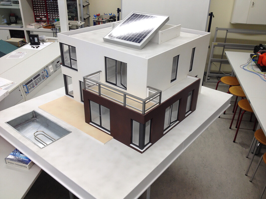 Smart house Modell im Maßstab 1:10