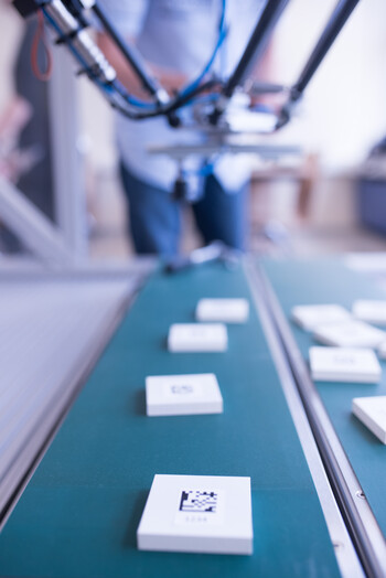 Eine Miniatur-Produktionsstraße Eine Miniatur-Produktionsstraße