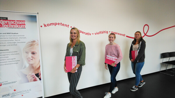 Die Technikantinnen der Jade Hochschule beim Start am Studienort Oldenburg am 2. September 2019 Foto: V. Sasse Die Technikantinnen der Jade Hochschule beim Start am Studienort Oldenburg am 2. September 2019 Foto: V. Sasse