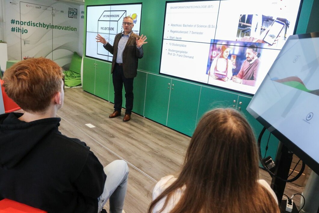 Erstsemesterbegüßung Bauinformationstechnologie Jade Hs Science Truck