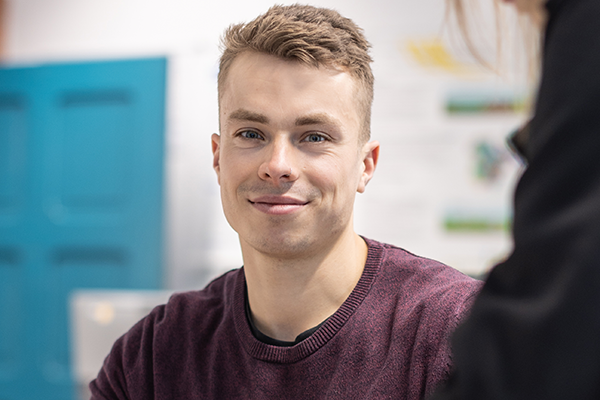 Student lächelt